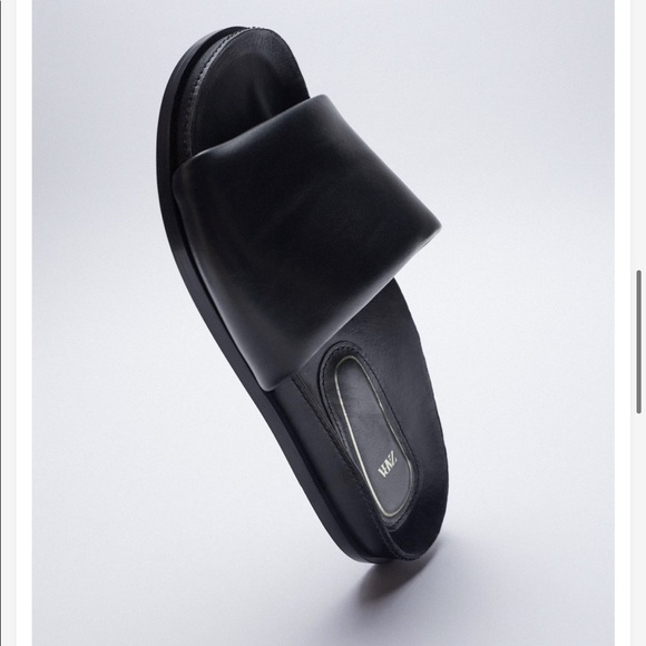 ZARA WOMAN NWT FW21 BLACK FLAT PADDED LEATHER SANDALS - Picture 4 of 8